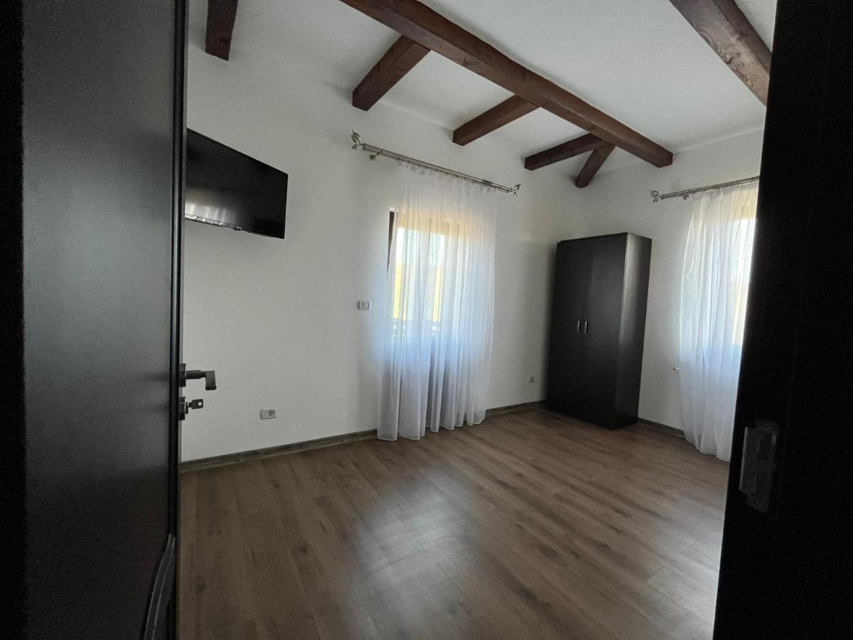 Pensiunea La Conac Birlad Exterior foto